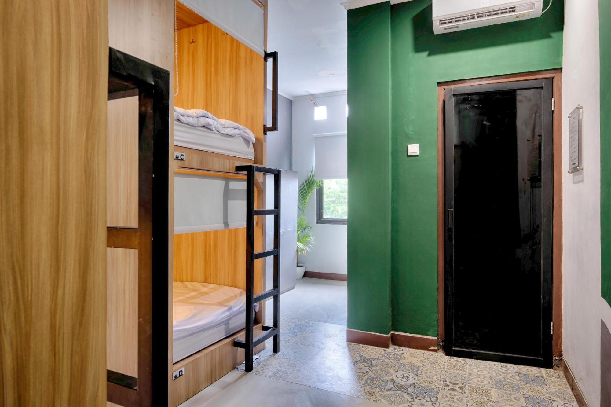 Hubs Hostel Jogjakarta Buitenkant foto