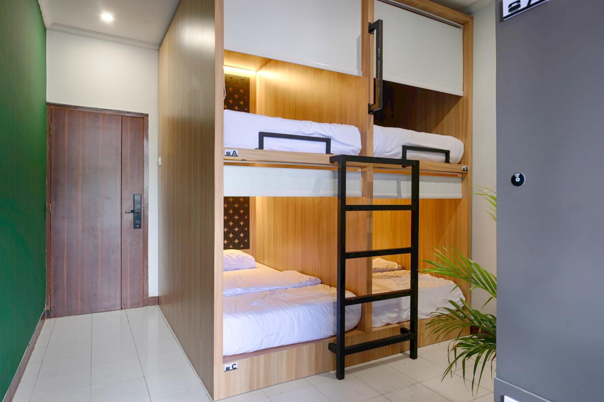 Hubs Hostel Jogjakarta Buitenkant foto