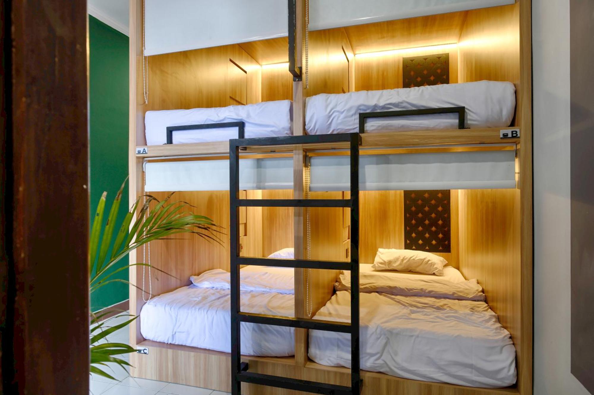 Hubs Hostel Jogjakarta Buitenkant foto