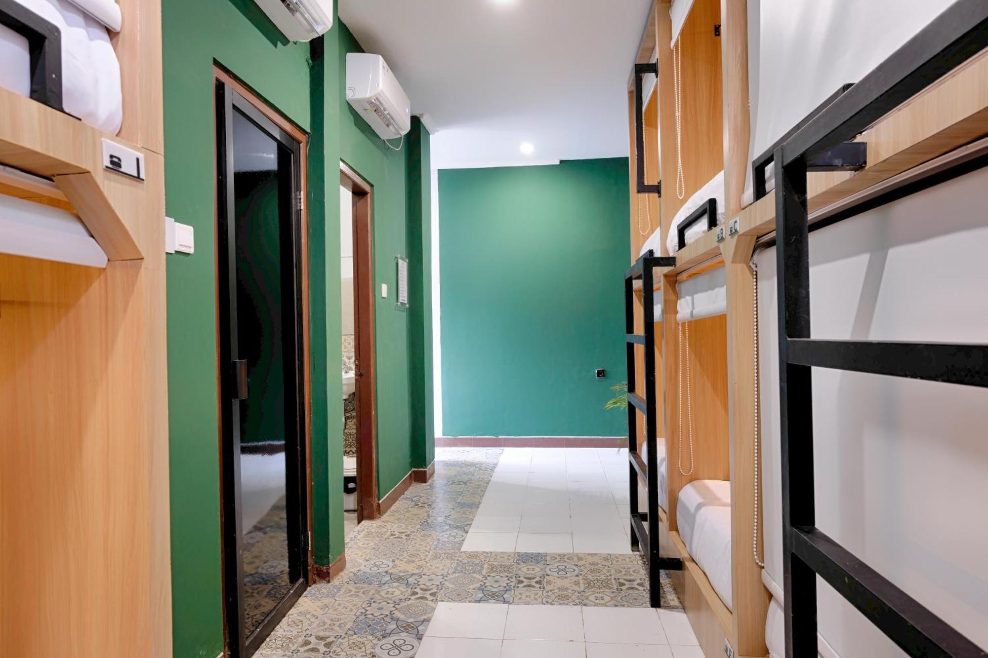 Hubs Hostel Jogjakarta Buitenkant foto