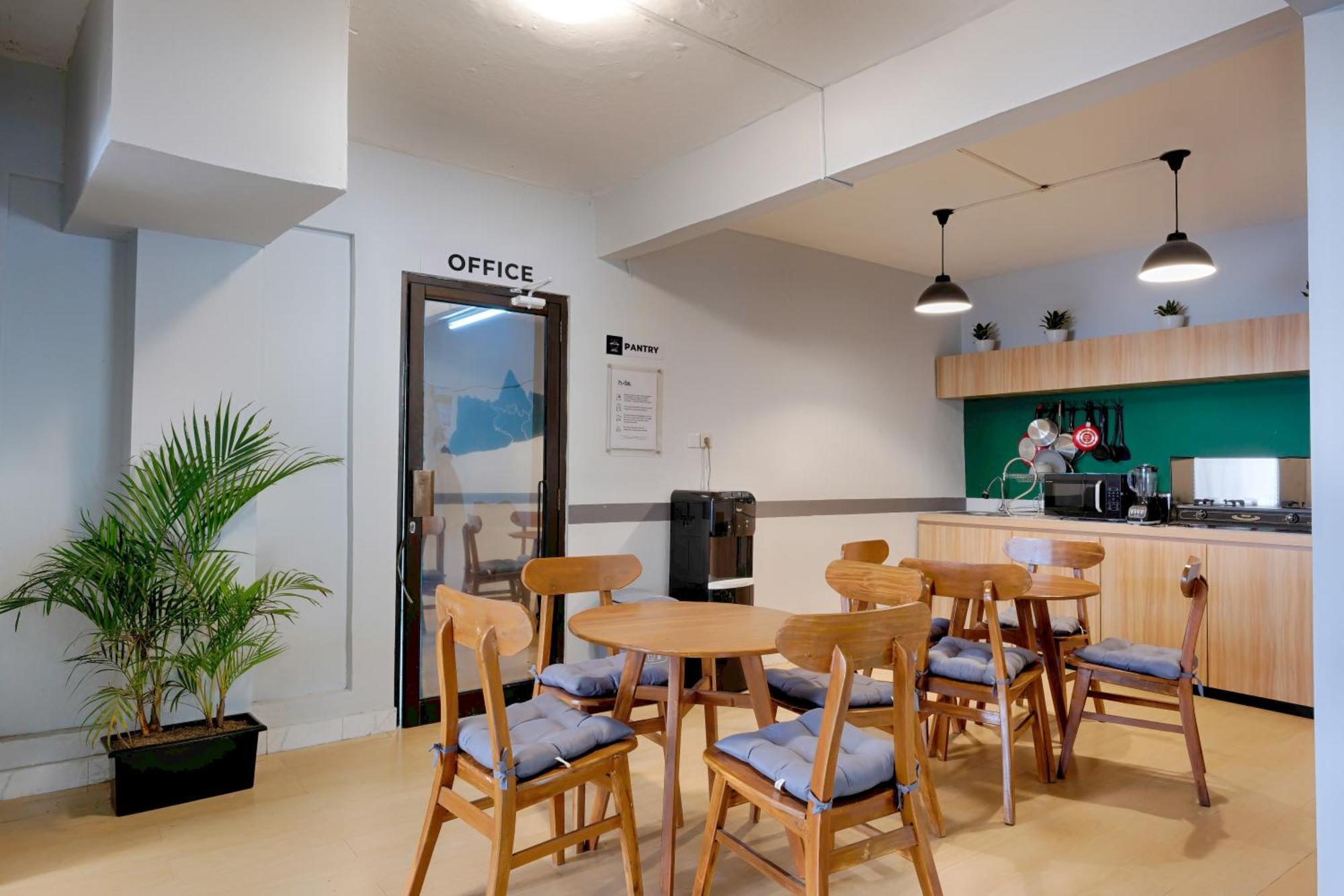 Hubs Hostel Jogjakarta Buitenkant foto